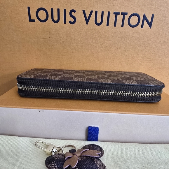 Louis Vuitton DE Zippy Wallet🤎 - Picture 8 of 17